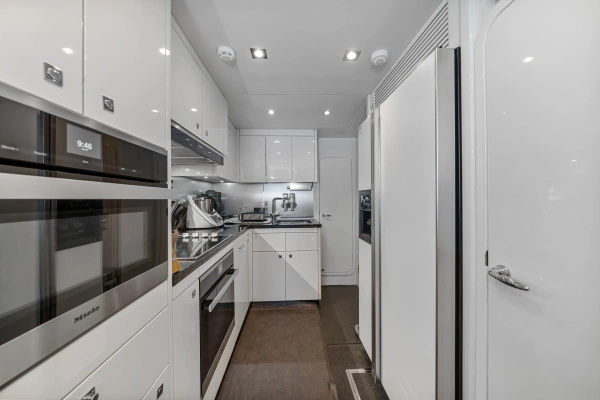 Sunseeker Predator 84 Yacht For Sale