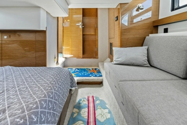 2019 Cruisers Yachts 42