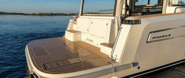 Nimbus 495 Flybridge Swim Platform