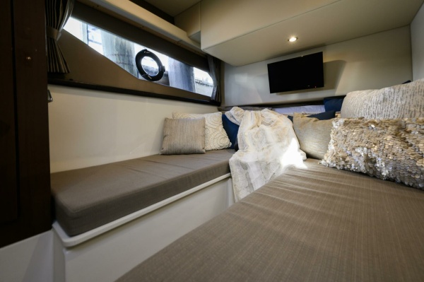 SEAS THE DAY 40ft Carver Yacht For Sale