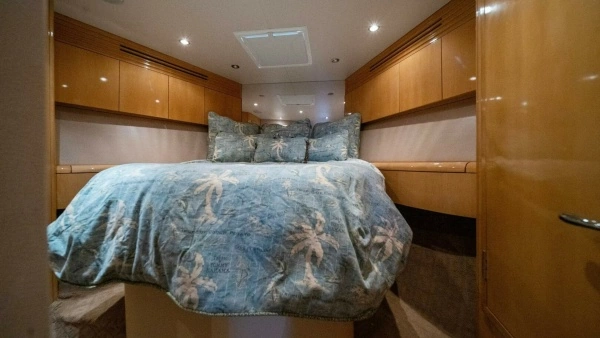 2003 Hatteras 54