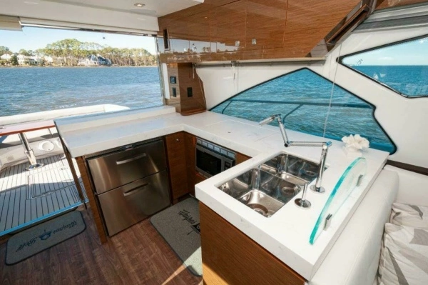 2020 Cruisers Yachts 60