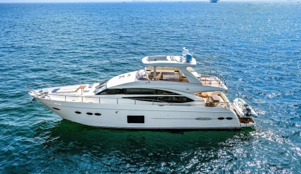 2015 Princess 72