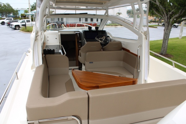 30ft Nimbus Yacht For Sale