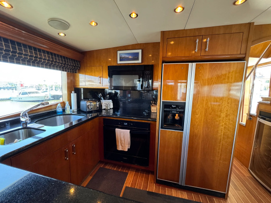 PERFECT LA DEE 75ft Hatteras Yacht For Sale