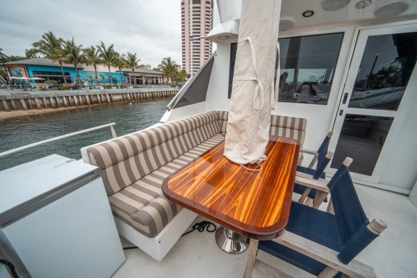 DARE TO DREAM 76ft Lazzara Yachts Yacht For Sale