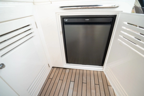 2025 Sunseeker 76