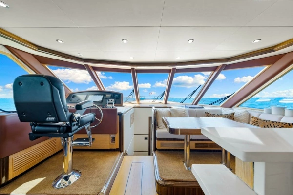 2010 Ocean Alexander 83