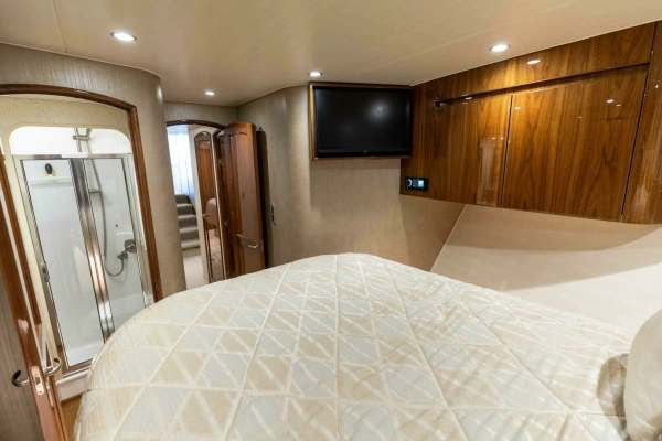 2018 Viking 62