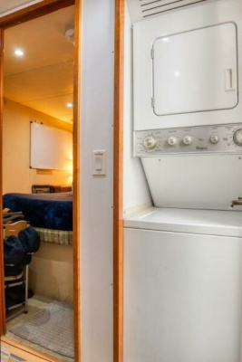 MAJESTIK 80ft Hatteras Yacht For Sale