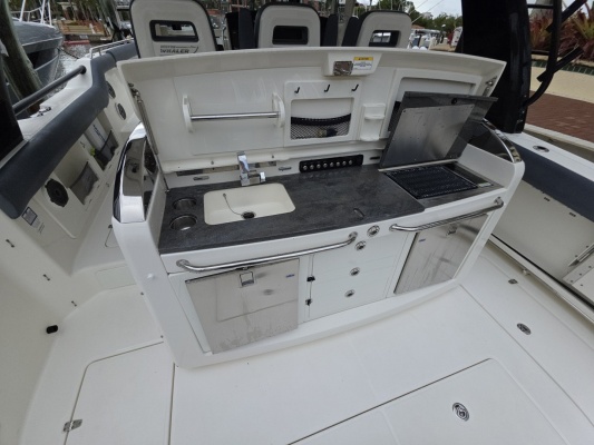 BFT 42ft Boston Whaler Yacht For Sale