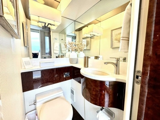 2001 Lazzara Yachts 94