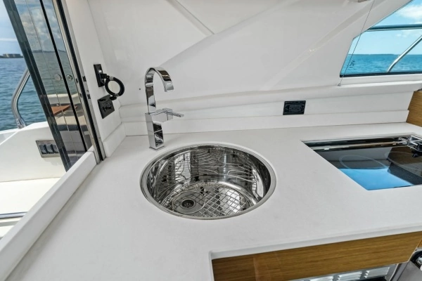 2019 Cruisers Yachts 42