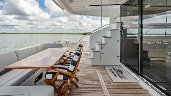 2016 Princess 64