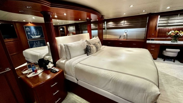 Magnum Ride 100ft Hatteras Yacht For Sale