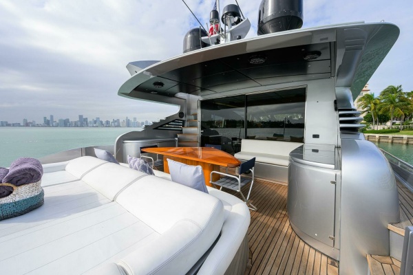 Miura 90ft Pershing Yacht For Sale