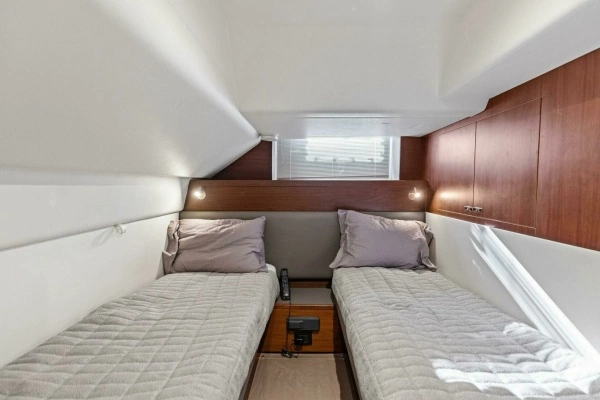 2018 Princess 75