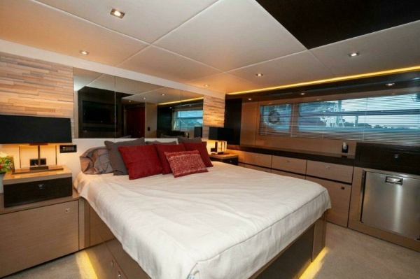 After Five 60ft Cruisers Yachts Yacht For Sale