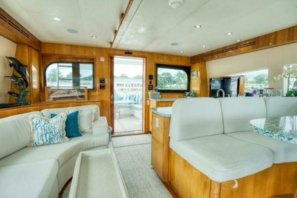 MAJESTIK 80ft Hatteras Yacht For Sale