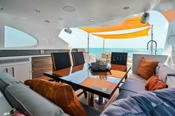 2006 Lazzara Yachts 84