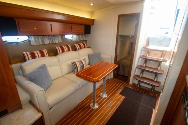 No Name 40ft Rinker Yacht For Sale