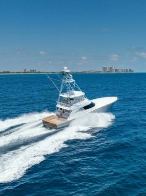 Viking 74 Convertible - Running Exterior Profile