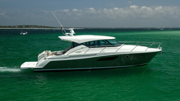 2015 Tiara Yachts 44 Coupe