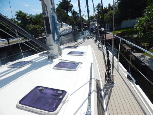 Amel 55 Yacht For Sale