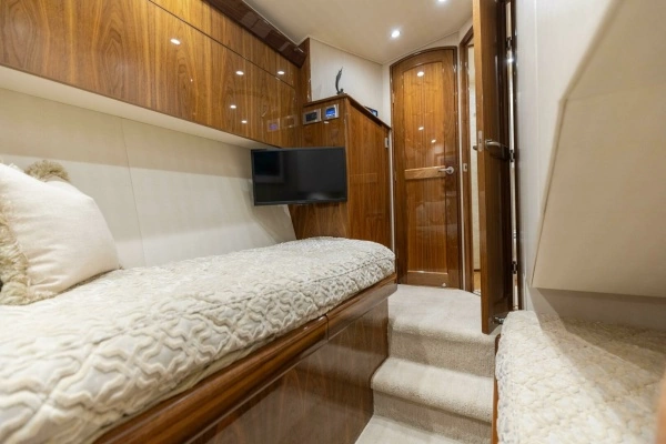2018 Viking 62
