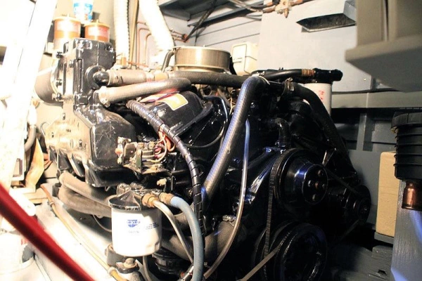Chris-Craft Commuter Yacht For Sale