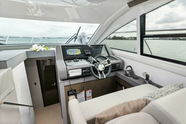 2020 Cruisers Yachts 46