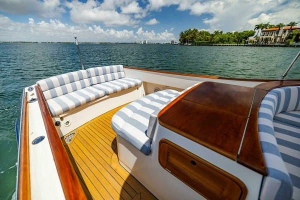 Tira Bella 30ft Hinckley Yacht For Sale