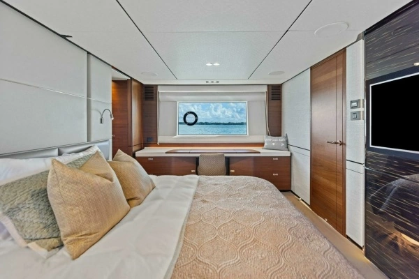 2018 Princess 75