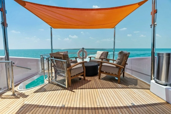 Photo of the 2006 Lazzara Yachts 84 Skylounge "Voyager"