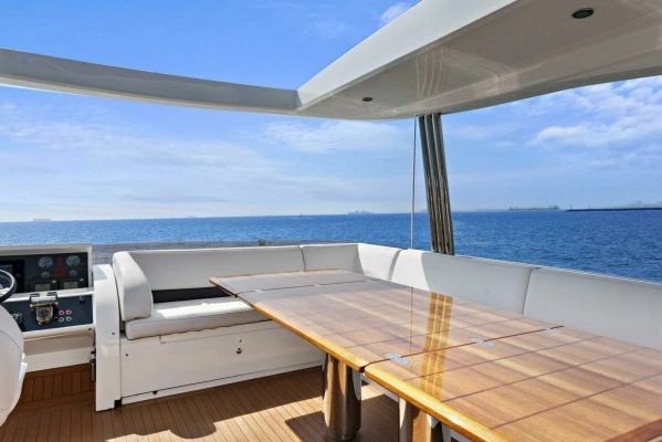2015 Princess 72