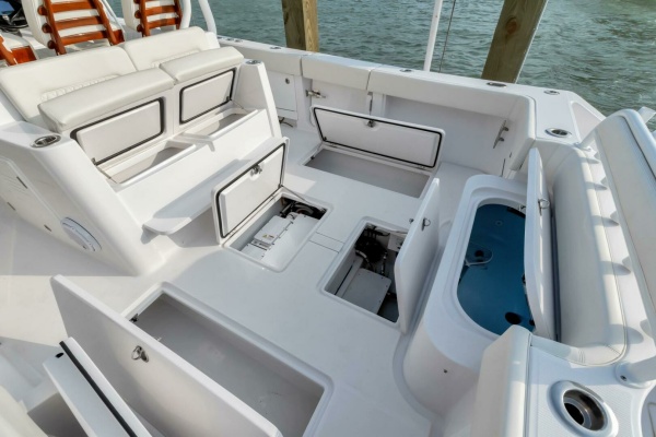 2023 Jupiter 43 Center Console 