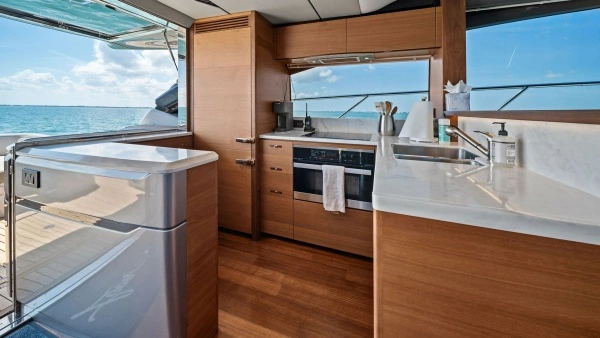 2019 Princess 65