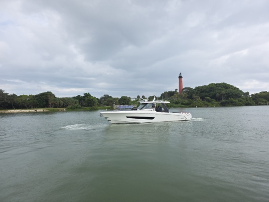 BFT 42ft Boston Whaler Yacht For Sale