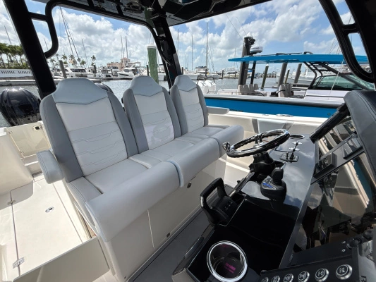 Robalo R360 Yacht For Sale