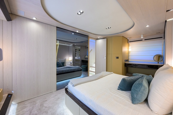 DT78 78ft Azimut Yacht For Sale