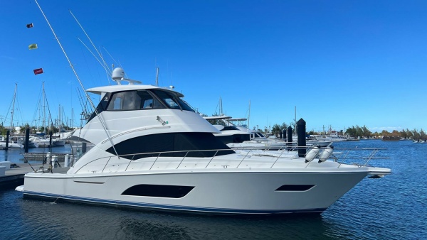 Side Profile of Riviera 57 Enclosed Bridge