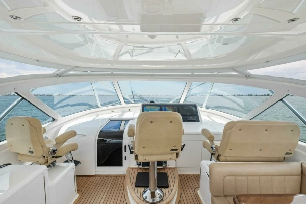 2015 Viking 52