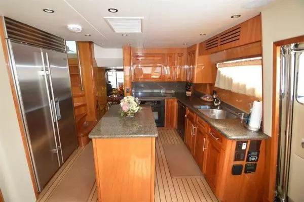 2008 Hatteras 80