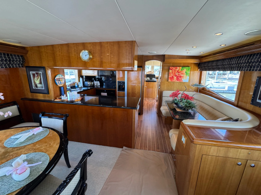 PERFECT LA DEE 75ft Hatteras Yacht For Sale