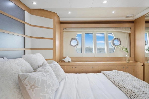 2013 Ferretti Yachts 62