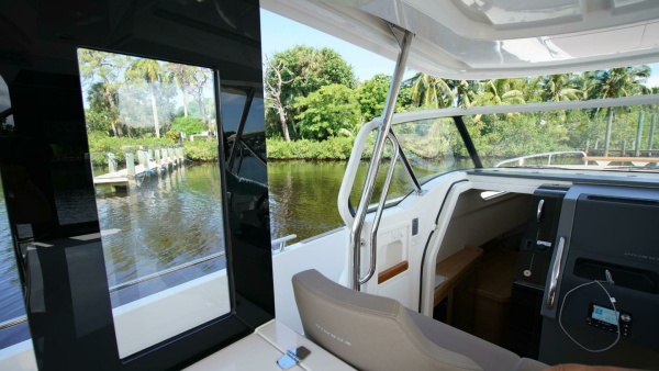 In Stock 2025 Nimbus T11 297 40ft Nimbus Yacht For Sale