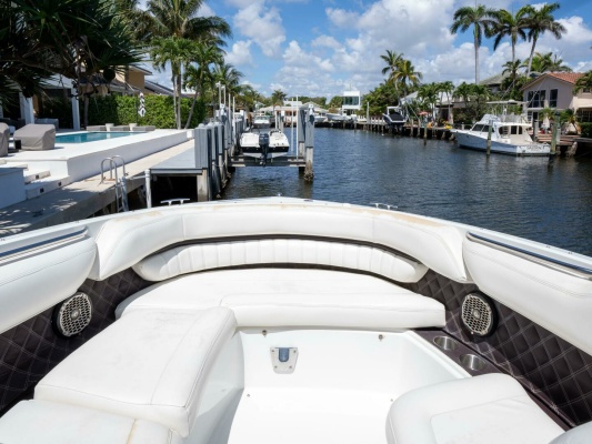 Unplugged 28ft Cobalt Yacht For Sale