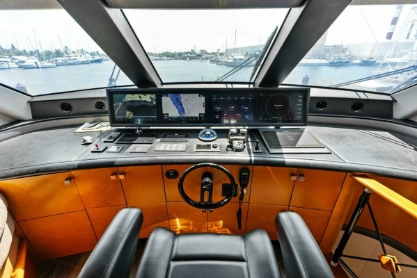 2006 Lazzara Yachts 84