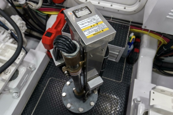 2016 92 Viking Enclosed Bridge Touche Engine Room (11)