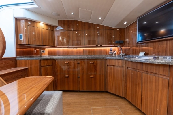 2018 Viking 52